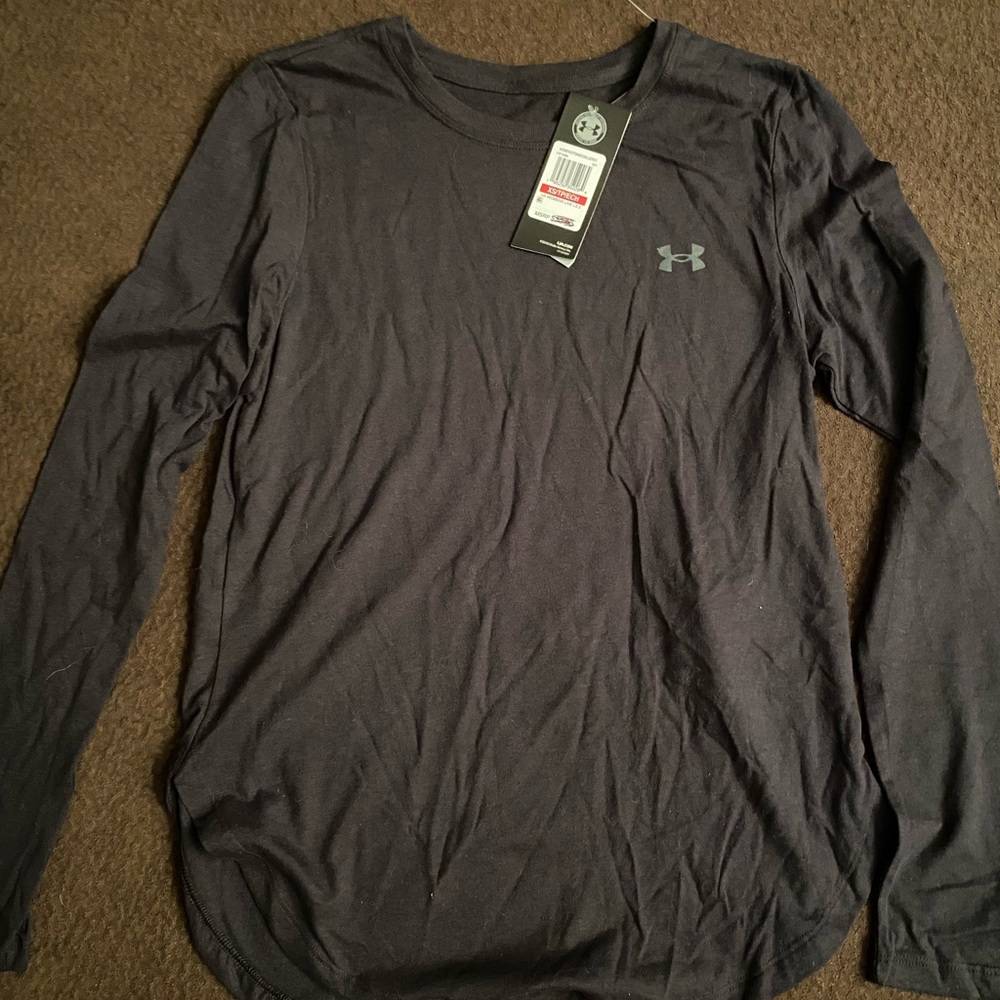 Black under armor NWT long sleeve shirt